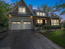 1322 Minaki Road  Mississauga, ON L5G 2X4