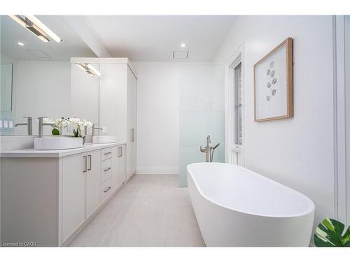1322 Minaki Road, Mississauga, ON - Indoor Photo Showing Bathroom