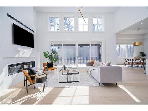 1322 Minaki Road, Mississauga, ON - Indoor Photo Showing Living Room With Fireplace