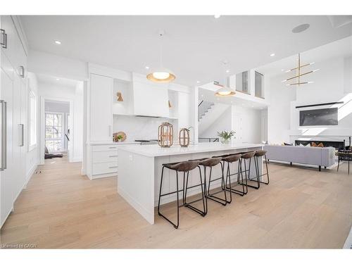 1322 Minaki Road, Mississauga, ON - Indoor Photo Showing Kitchen With Upgraded Kitchen