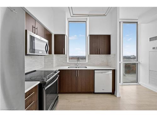Ph03-65 Speers Road, Oakville, ON - Indoor Photo Showing Kitchen With Double Sink