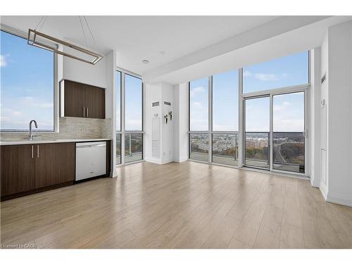 Ph03-65 Speers Road, Oakville, ON - Indoor Photo Showing Kitchen