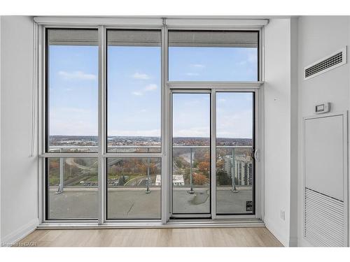 Ph03-65 Speers Road, Oakville, ON - Indoor Photo Showing Other Room