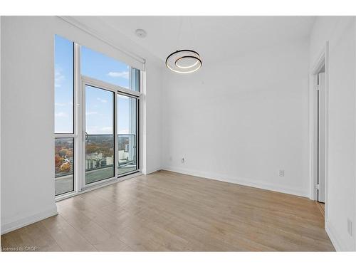 Ph03-65 Speers Road, Oakville, ON - Indoor Photo Showing Other Room