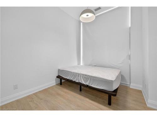 Ph03-65 Speers Road, Oakville, ON - Indoor Photo Showing Bedroom