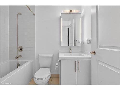 Ph03-65 Speers Road, Oakville, ON - Indoor Photo Showing Bathroom
