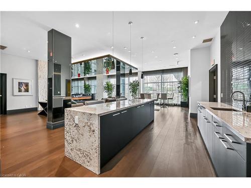 Ph03-65 Speers Road, Oakville, ON - Indoor Photo Showing Kitchen With Upgraded Kitchen