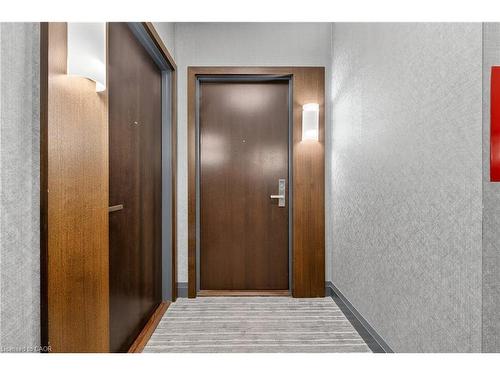 Ph03-65 Speers Road, Oakville, ON - Indoor Photo Showing Other Room