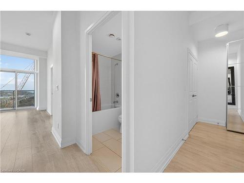 Ph03-65 Speers Road, Oakville, ON - Indoor Photo Showing Other Room