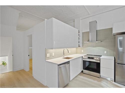 1-30 Jones Street, Hamilton, ON - Indoor Photo Showing Kitchen With Upgraded Kitchen