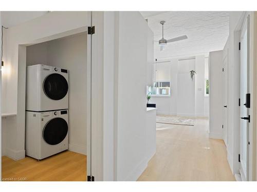 1-30 Jones Street, Hamilton, ON - Indoor Photo Showing Laundry Room