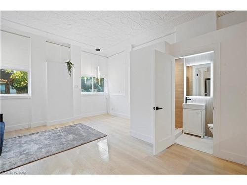 1-30 Jones Street, Hamilton, ON - Indoor Photo Showing Other Room