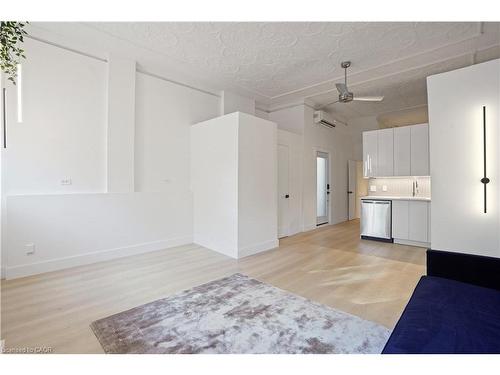 1-30 Jones Street, Hamilton, ON - Indoor Photo Showing Kitchen