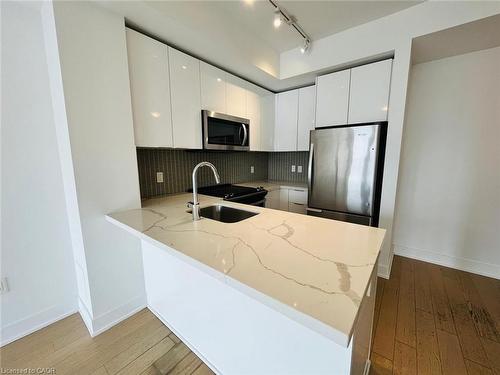 3911-20 Shore Breeze Drive, Toronto, ON - Indoor Photo Showing Kitchen