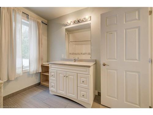 52 Chapel Street, Kitchener, ON - Indoor Photo Showing Bathroom