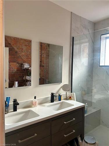 Main-43 Pearl Street S, Hamilton, ON - Indoor Photo Showing Bathroom