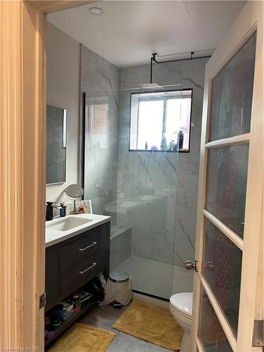 Main-43 Pearl Street S, Hamilton, ON - Indoor Photo Showing Bathroom