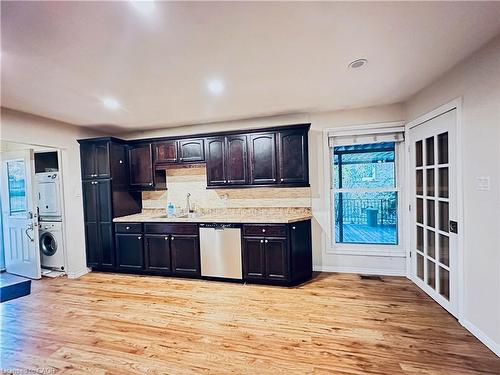 Main-60 Sandsprings Crescent, Kitchener, ON - Indoor Photo Showing Kitchen
