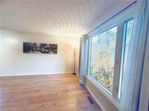 Main-60 Sandsprings Crescent, Kitchener, ON - Indoor Photo Showing Other Room