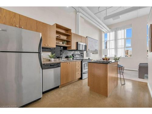 524-410 King Street W, Kitchener, ON - Indoor Photo Showing Kitchen