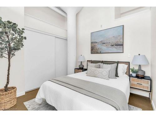 524-410 King Street W, Kitchener, ON - Indoor Photo Showing Bedroom