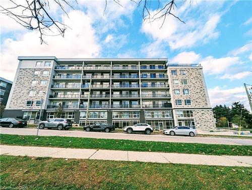 514-275 Larch Street, Waterloo, ON - Outdoor