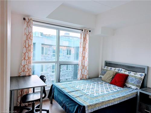 514-275 Larch Street, Waterloo, ON - Indoor Photo Showing Bedroom