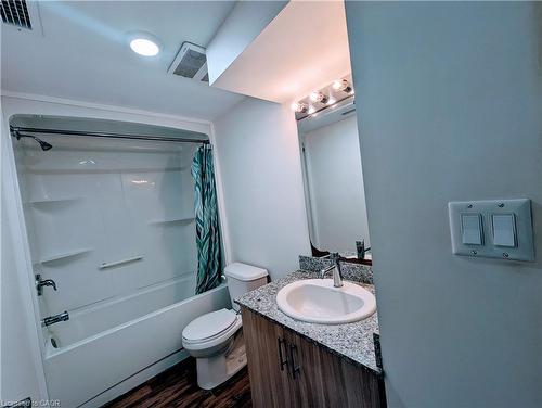 514-275 Larch Street, Waterloo, ON - Indoor Photo Showing Bathroom