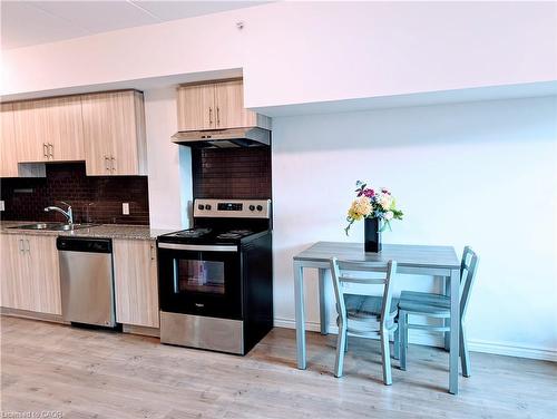 514-275 Larch Street, Waterloo, ON - Indoor Photo Showing Kitchen With Stainless Steel Kitchen With Double Sink