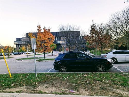 514-275 Larch Street, Waterloo, ON - Outdoor