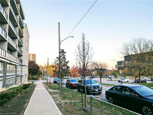 514-275 Larch Street, Waterloo, ON - Outdoor