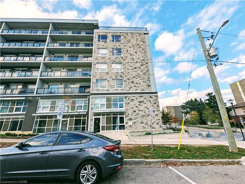 514-275 Larch Street, Waterloo, ON - Outdoor