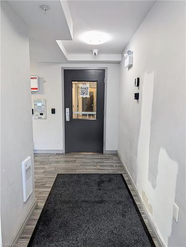 514-275 Larch Street, Waterloo, ON - Indoor Photo Showing Other Room