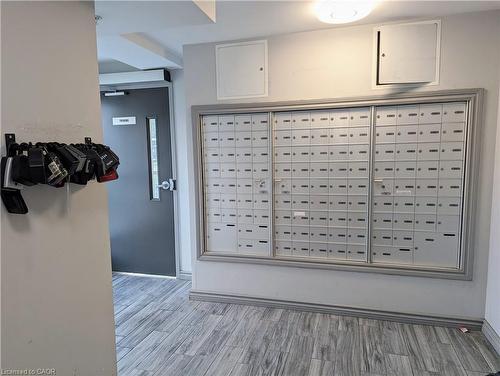 514-275 Larch Street, Waterloo, ON - Indoor Photo Showing Other Room