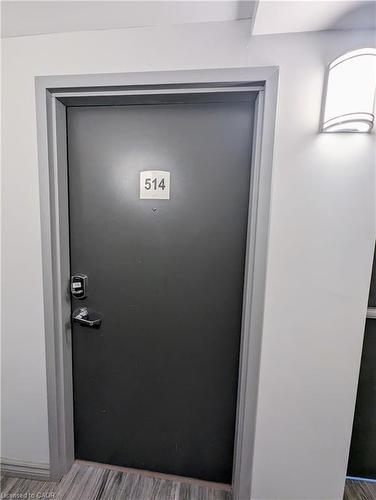514-275 Larch Street, Waterloo, ON - Indoor Photo Showing Other Room