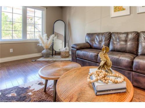 4A-38 Howe Drive, Kitchener, ON - Indoor Photo Showing Living Room
