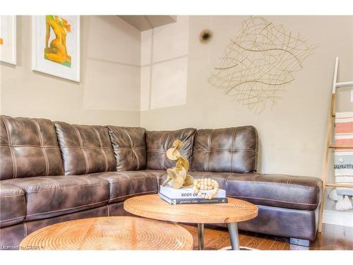 4A-38 Howe Drive, Kitchener, ON - Indoor Photo Showing Living Room