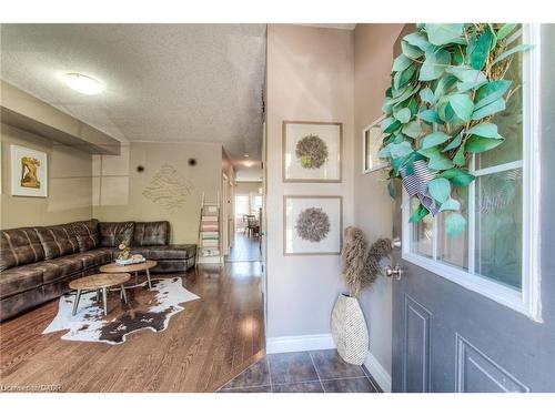 4A-38 Howe Drive, Kitchener, ON - Indoor Photo Showing Living Room
