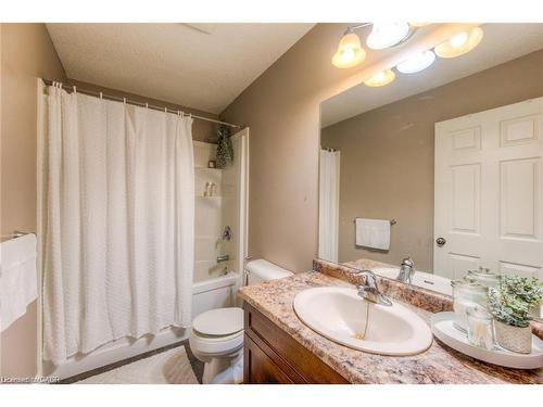 4A-38 Howe Drive, Kitchener, ON - Indoor Photo Showing Bathroom