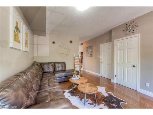 4A-38 Howe Drive, Kitchener, ON - Indoor Photo Showing Living Room