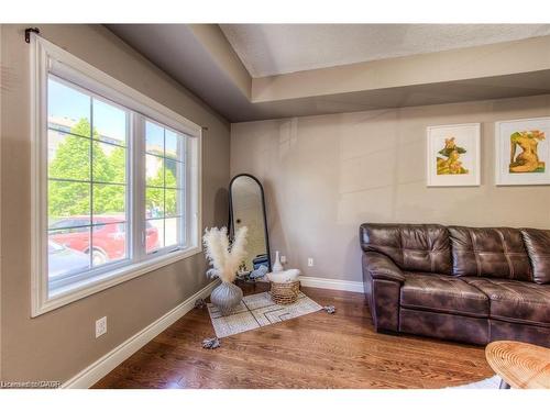 4A-38 Howe Drive, Kitchener, ON - Indoor Photo Showing Living Room