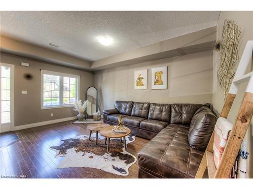 4A-38 Howe Drive, Kitchener, ON - Indoor Photo Showing Living Room