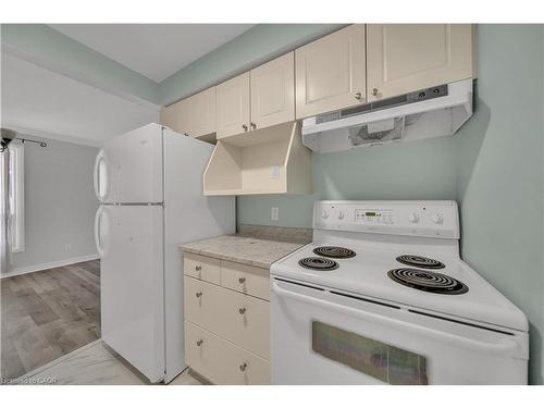 4-417 Keats Way, Waterloo, ON - Indoor Photo Showing Kitchen