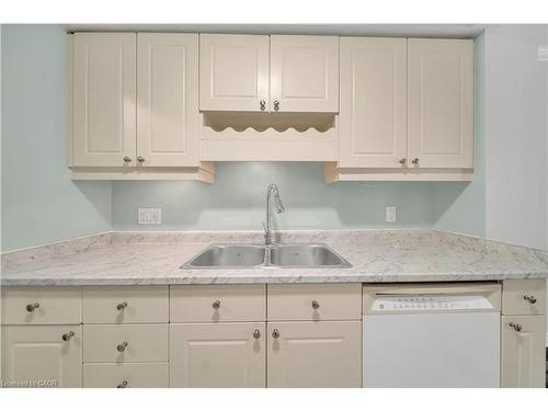 4-417 Keats Way, Waterloo, ON - Indoor Photo Showing Kitchen With Double Sink