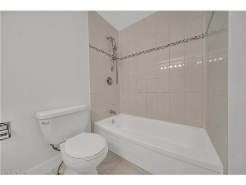 4-417 Keats Way, Waterloo, ON - Indoor Photo Showing Bathroom