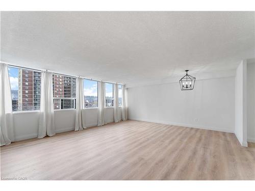 905-120 Duke Street, Hamilton, ON - Indoor Photo Showing Other Room