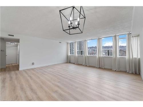 905-120 Duke Street, Hamilton, ON - Indoor Photo Showing Other Room