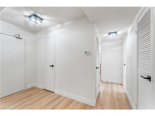 905-120 Duke Street, Hamilton, ON - Indoor Photo Showing Other Room