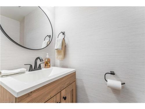 905-120 Duke Street, Hamilton, ON - Indoor Photo Showing Bathroom