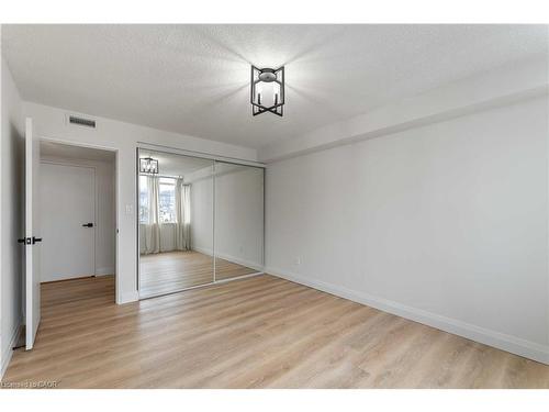 905-120 Duke Street, Hamilton, ON - Indoor Photo Showing Other Room